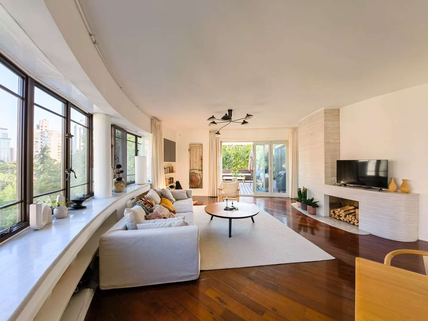 Rare collector‘s grade duplex by architect Alexandre Léonard at Amyron Apartments, Gao’an Road. 160 sqm + 50 sqm private roof terrace. A legendary love story in Shanghai‘s heart.