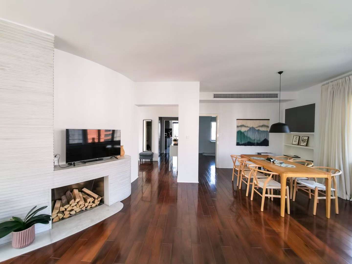 Rare collector‘s grade duplex by architect Alexandre Léonard at Amyron Apartments, Gao’an Road. 160 sqm + 50 sqm private roof terrace. A legendary love story in Shanghai‘s heart.