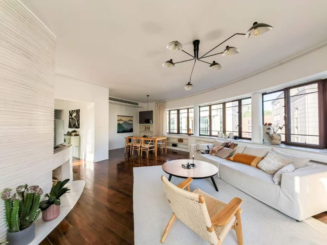 Rare collector‘s grade duplex by architect Alexandre Léonard at Amyron Apartments, Gao’an Road. 160 sqm + 50 sqm private roof terrace. A legendary love story in Shanghai‘s heart.