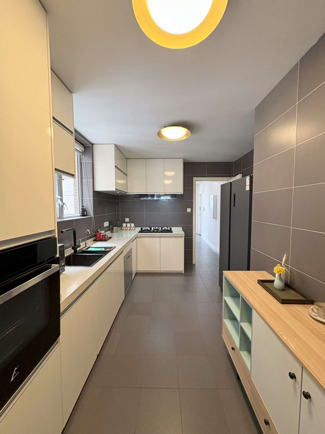 Spacious high-floor 239 sqm 4-bed, 2-bath + maid's room at Chevalier Place, Anfu Road. Full underfloor heating + central AC. Premium FFC boutique tower. 45,000 RMB/month
