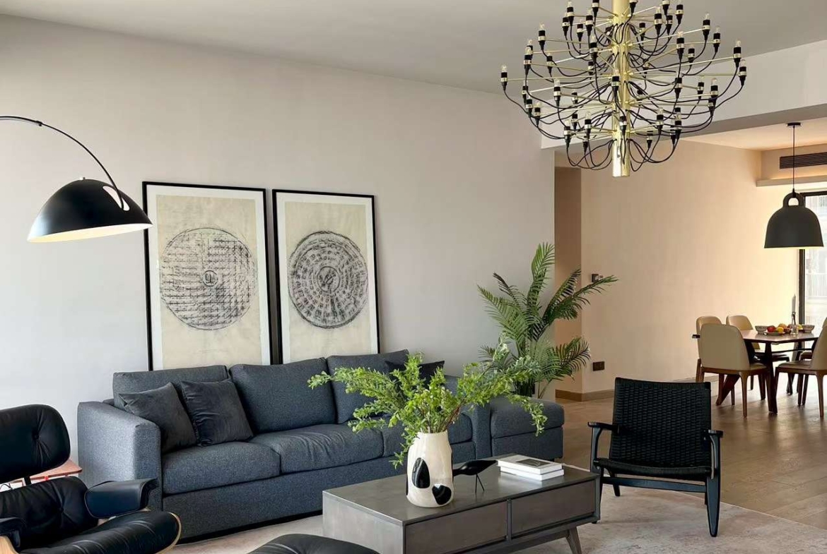High floor 258 sqm grand apartment at Chevalier Place on Anfu Road. Siemens kitchen, Duravit bathrooms, underfloor heating + central AC. 58,000 RMB/month.