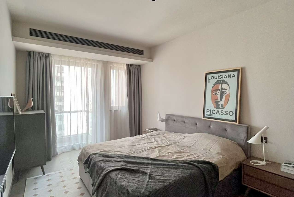 High floor 258 sqm grand apartment at Chevalier Place on Anfu Road. Siemens kitchen, Duravit bathrooms, underfloor heating + central AC. 58,000 RMB/month.
