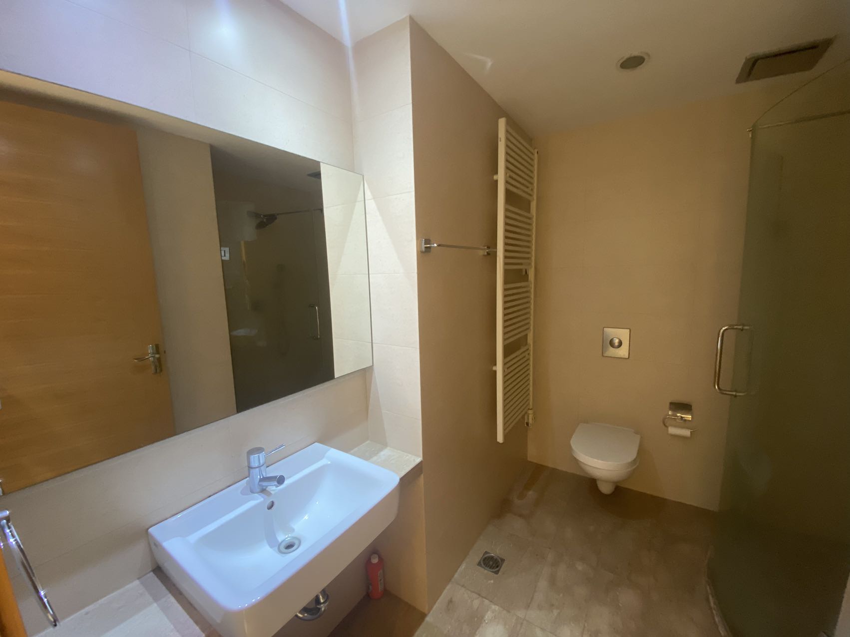 Spacious 135 sqm 2-bed, 2-bath at Crystal Pavilion, Jing'an. Directly above Nanjing West Road metro (Lines 2,12,13). Steps from HKRI Taikoo Hui and Plaza 66. 24,000 RMB/month. Available June 19.*