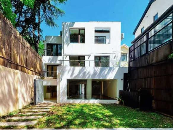 Magnificent standalone garden villa at Fuxing West Road & Yongfu Road, Hengfu Historical Area. 300 sqm, 5-bed, 4-bath, 150 sqm private garden, parking included. Heritage living at its finest. 90,000 RMB/month.