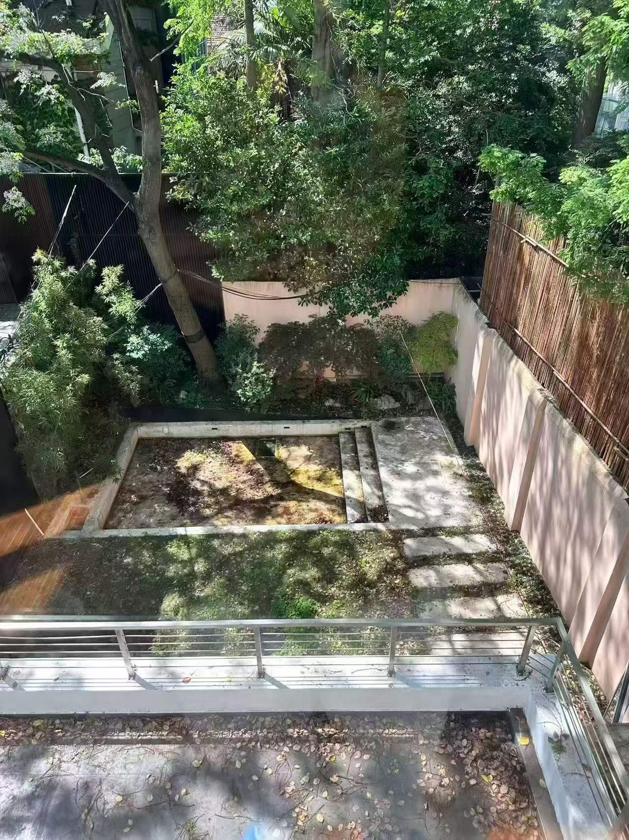 Magnificent standalone garden villa at Fuxing West Road & Yongfu Road, Hengfu Historical Area. 300 sqm, 5-bed, 4-bath, 150 sqm private garden, parking included. Heritage living at its finest. 90,000 RMB/month.