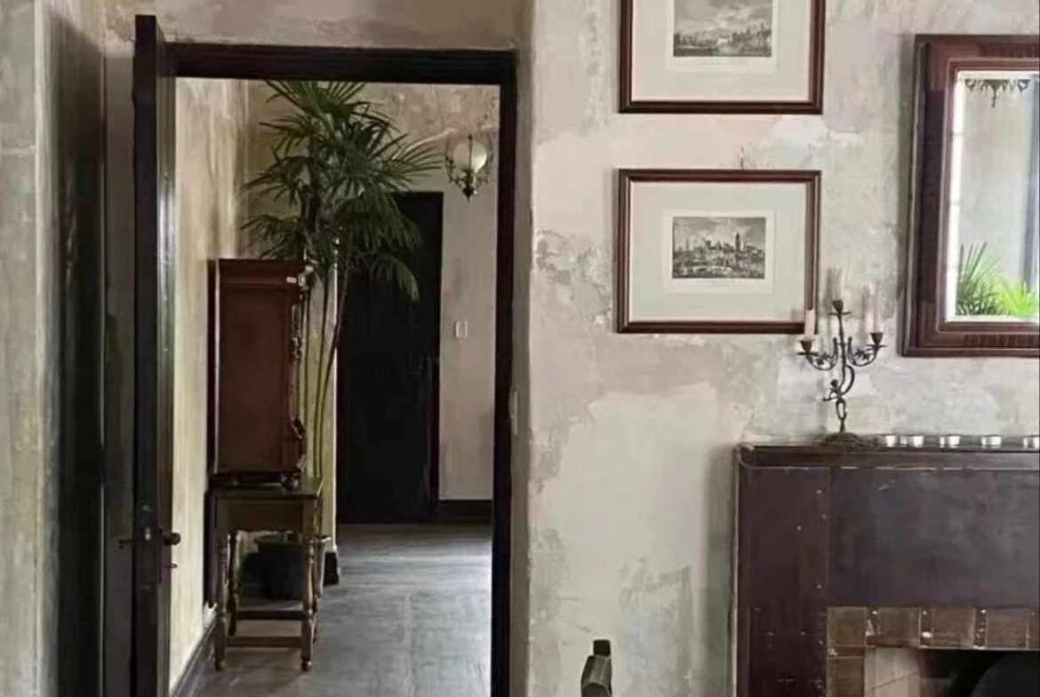 Stunning Spanish-style heritage mansion at 2018 Huaihai Road, FFC. Entire second floor – 189 sqm with domed ceiling and rooftop terrace. Available for rent (46k/month) or sale (33M).