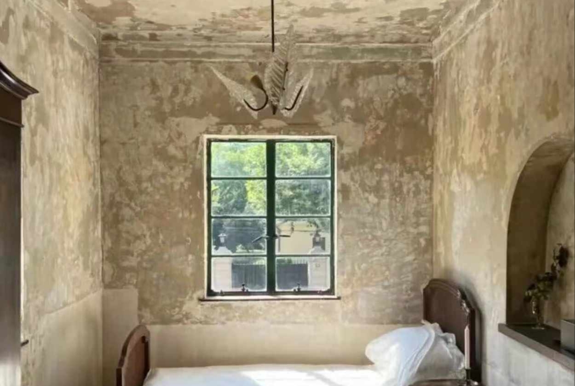Stunning Spanish-style heritage mansion at 2018 Huaihai Road, FFC. Entire second floor – 189 sqm with domed ceiling and rooftop terrace. Available for rent (46k/month) or sale (33M).