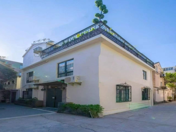 Standalone lane house on protected Hunan Road. 280 sqm, 5 bedrooms, 60 sqm roof terrace, parking available. Live, office, or showroom. 48,000 RMB/month.