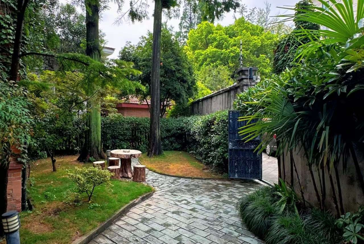 1928 heritage garden villa on protected Hunan Road. Main building first floor plus separate annex. 150 sqm private garden, garage included. 58,000 RMB/month.