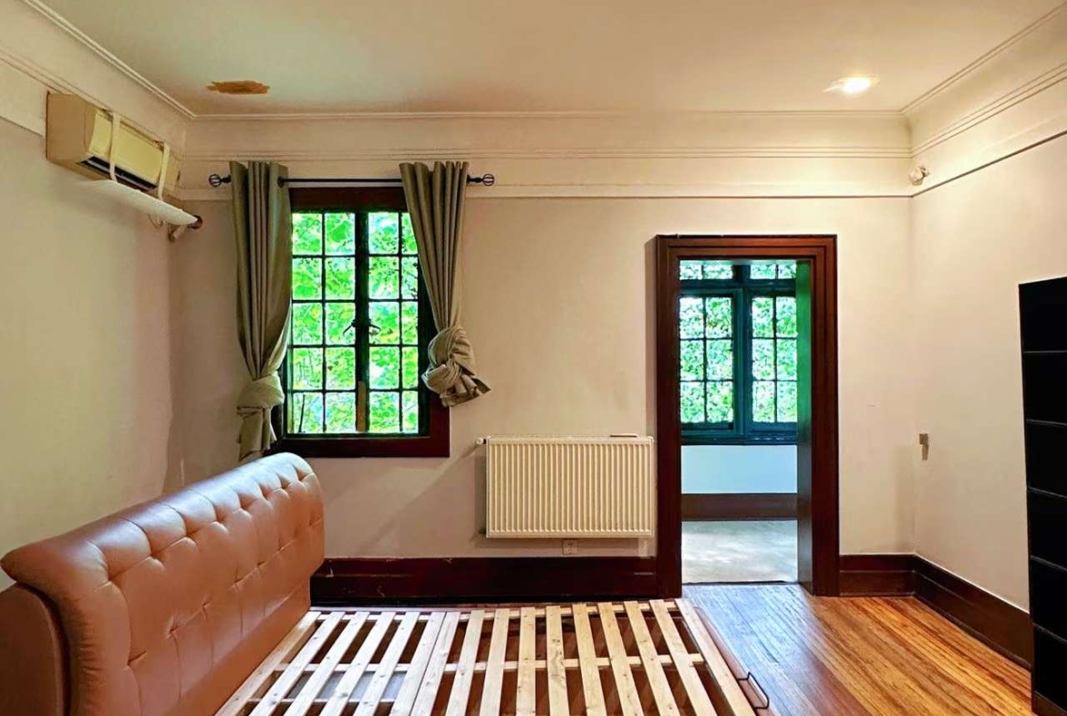 1928 heritage garden villa on protected Hunan Road. Main building first floor plus separate annex. 150 sqm private garden, garage included. 58,000 RMB/month.