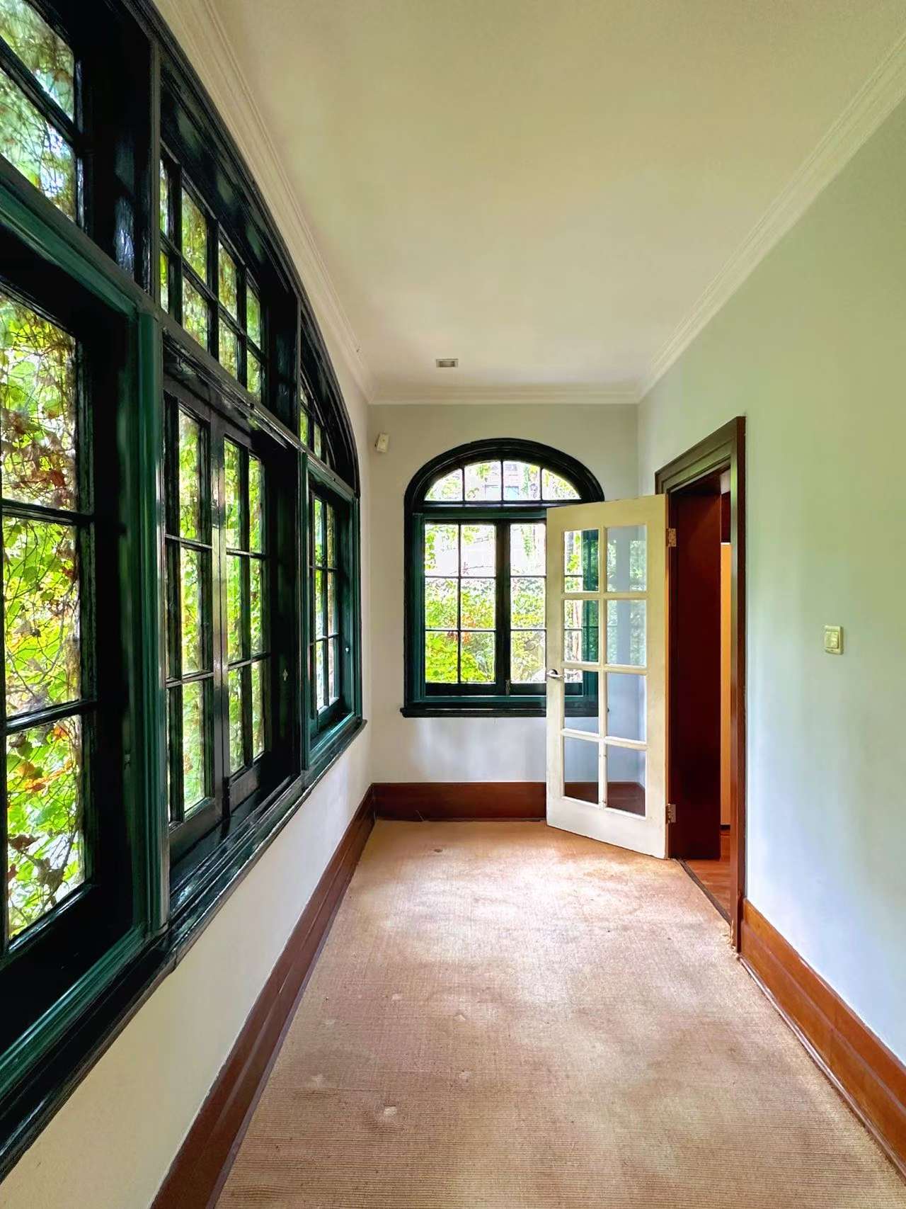 Hunan-Road-Villa-Apartment-191-sqm-3-Bed-3-Bath-FFC-Garden (7) 1928 heritage garden villa on protected Hunan Road. Main building first floor plus separate annex. 150 sqm private garden, garage included. 58,000 RMB/month.