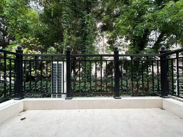 Beautifully renovated entire building at Maoling Villa, Jianguo West Road. 180 sqm 2-bed, 3-bath with dramatic 10m lightwell staircase. Daikin central AC, underfloor heating, parking included. 36,000 RMB/month.