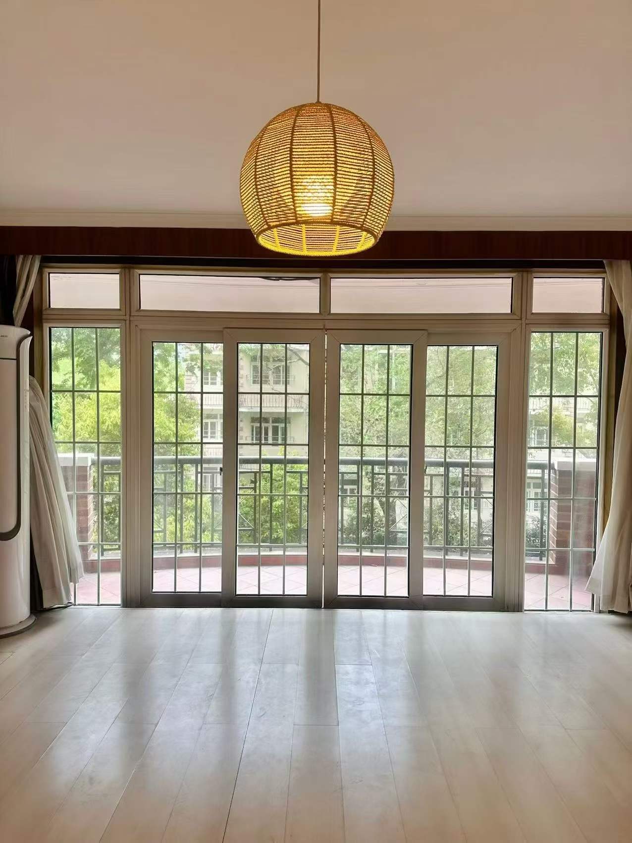 Hengshan Road | Art Apartment | 147 sqm | 3-Bed 2-Bath | Wall Heating + Balcony