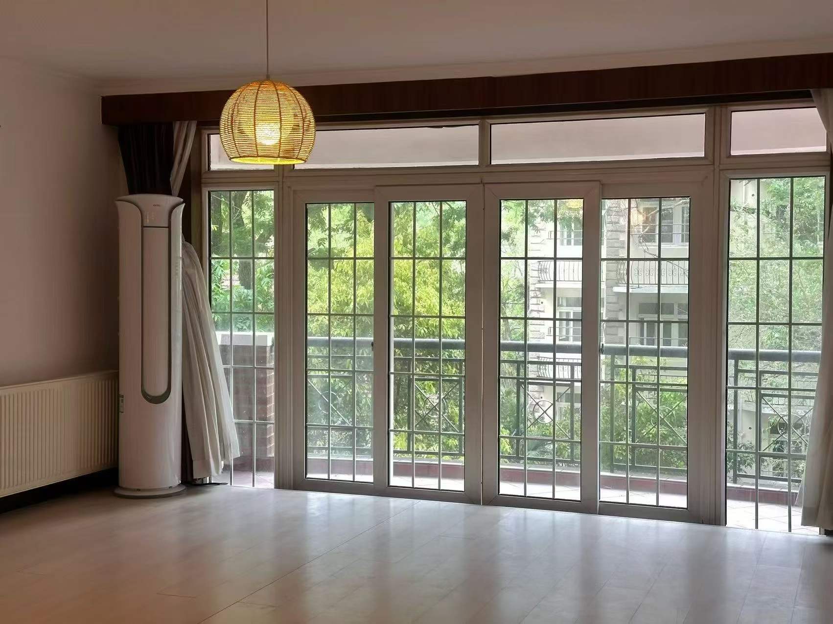 Hengshan Road | Art Apartment | 147 sqm | 3-Bed 2-Bath | Wall Heating + Balcony