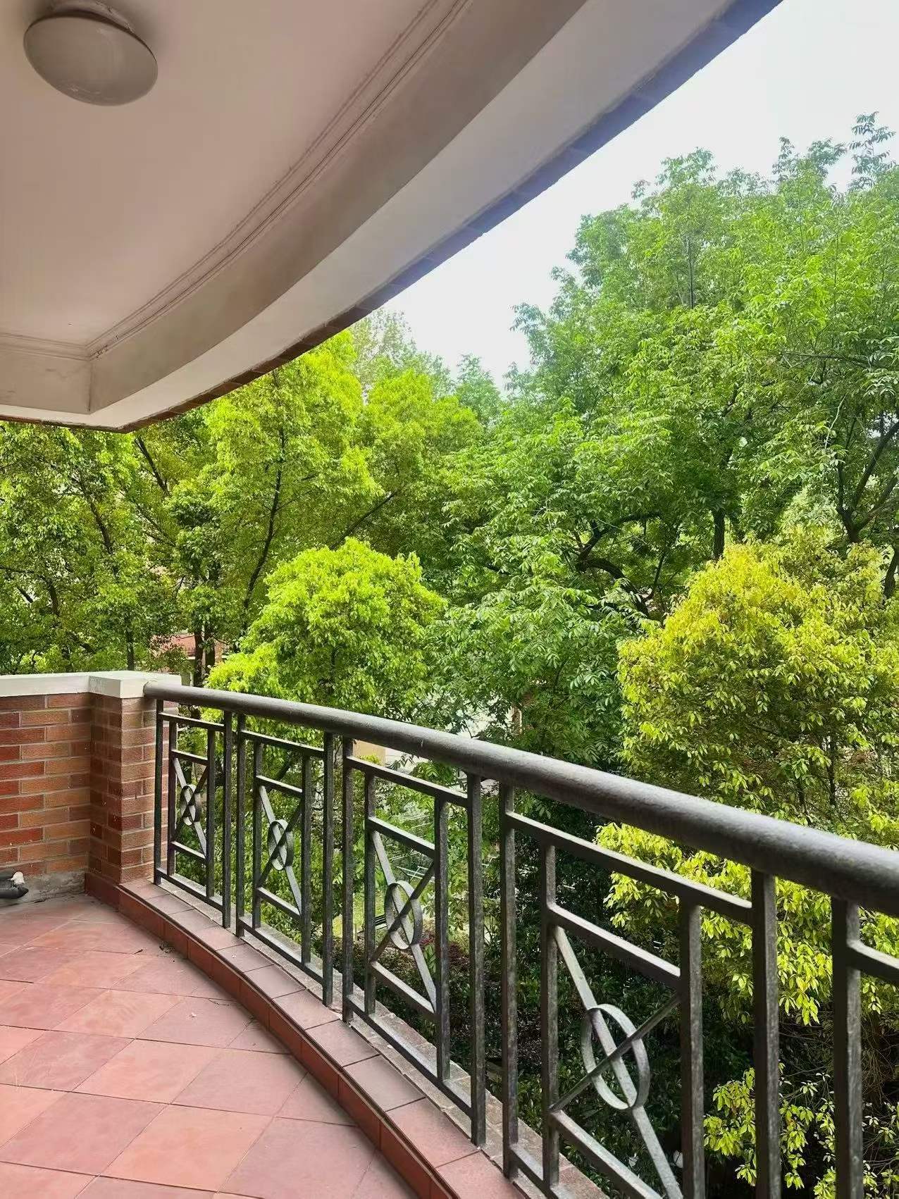 Hengshan Road | Art Apartment | 147 sqm | 3-Bed 2-Bath | Wall Heating + Balcony