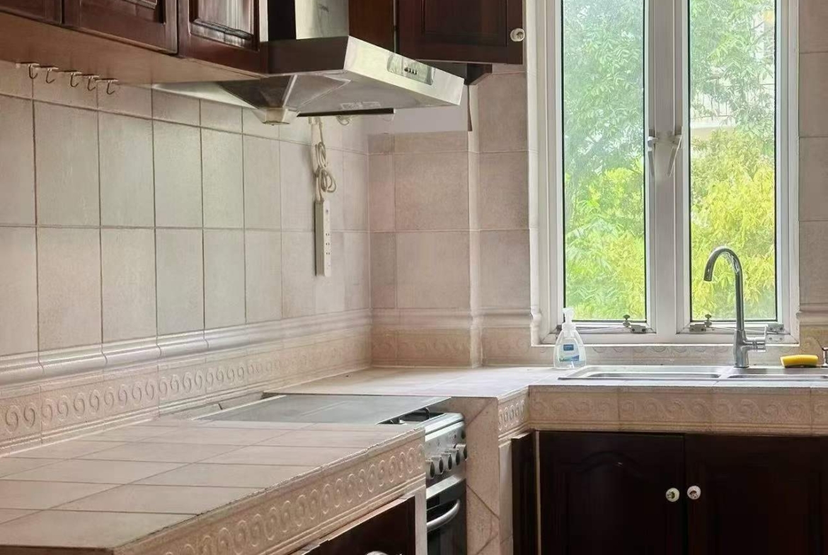 Hengshan Road | Art Apartment | 147 sqm | 3-Bed 2-Bath | Wall Heating + Balcony