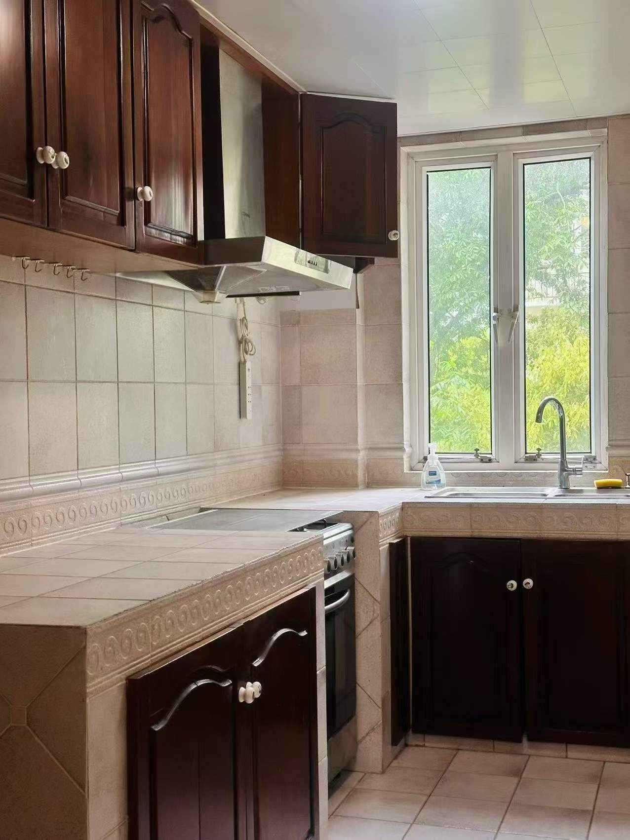 Hengshan Road | Art Apartment | 147 sqm | 3-Bed 2-Bath | Wall Heating + Balcony