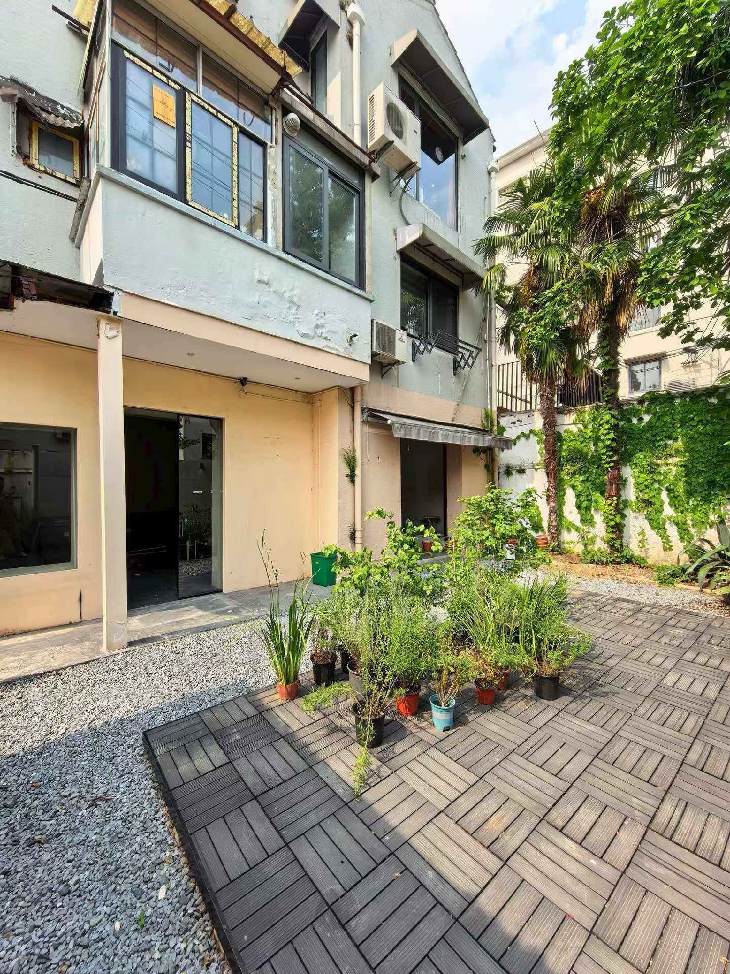 Wuyuan Road Garden Lane House | Double South-Facing Studio | Private Garden