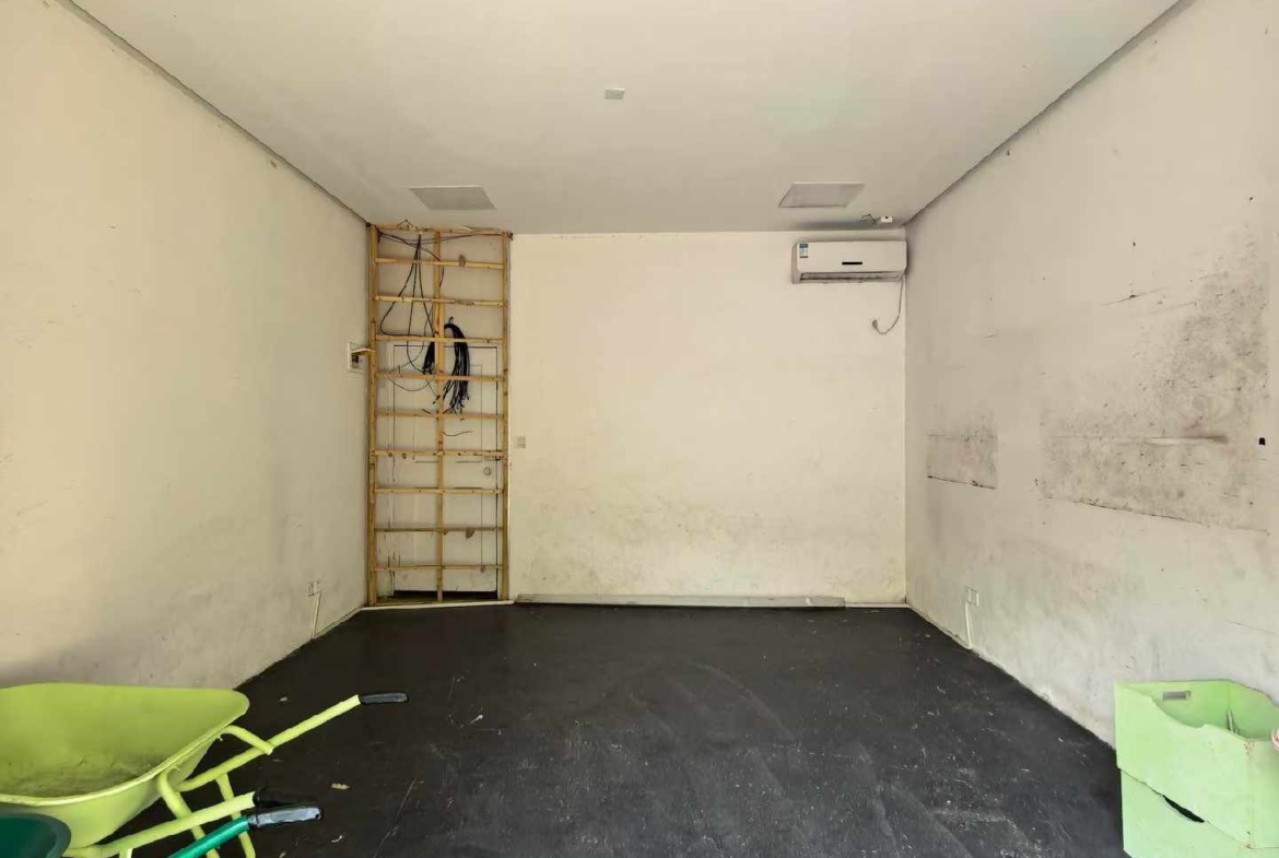 Wuyuan Road Garden Lane House | Double South-Facing Studio | Private Garden