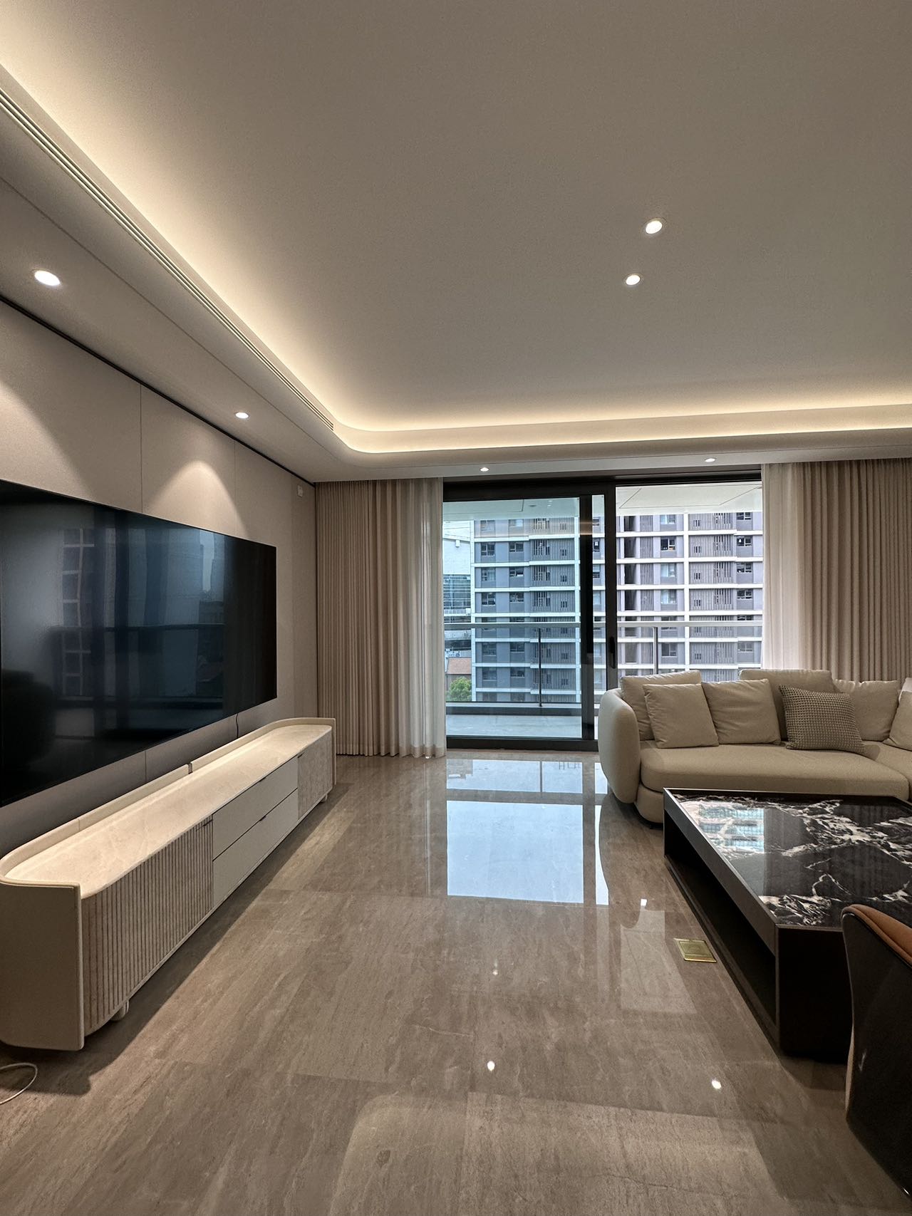 Hong Yin Li (鸿印里) | 226 sqm | 4-Bed 3-Bath | Brand New Compound in Jing’an