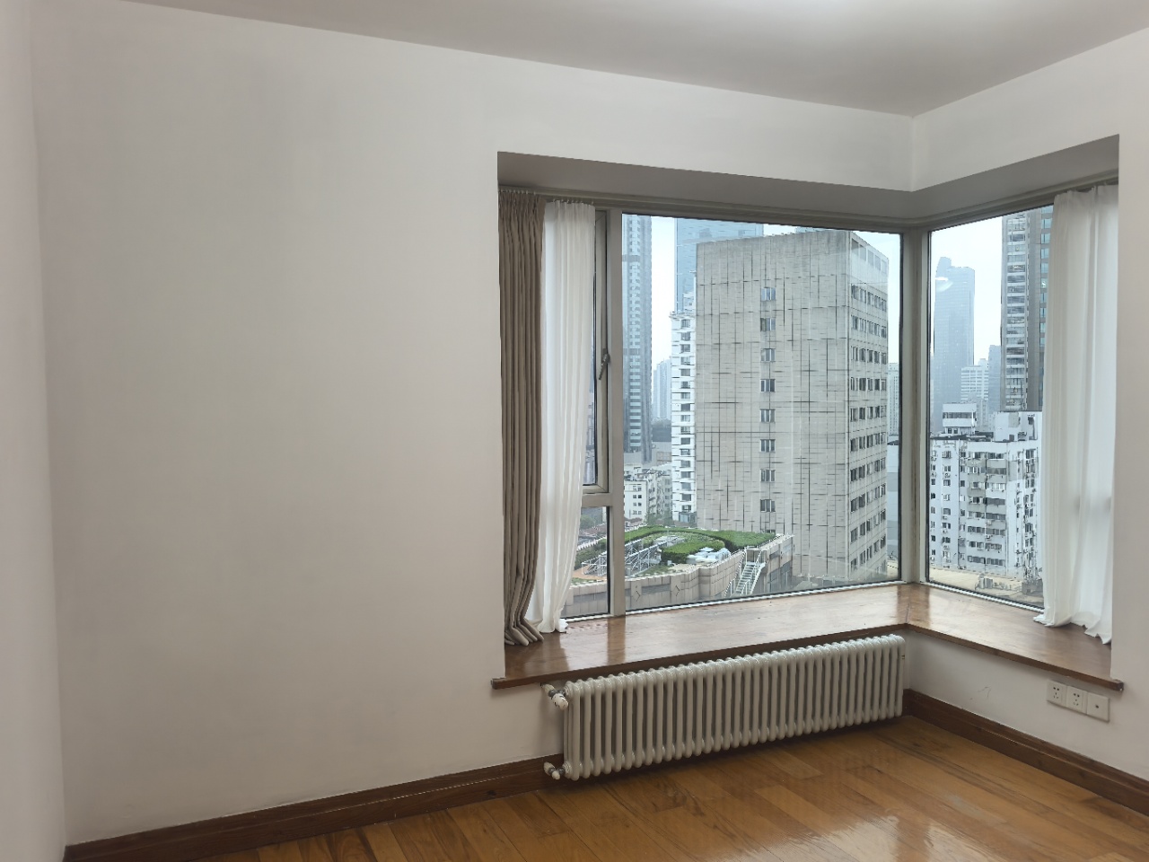 Ladoll International City | 120 sqm | 2-Bed 2-Bath | High Floor | Dishwasher
