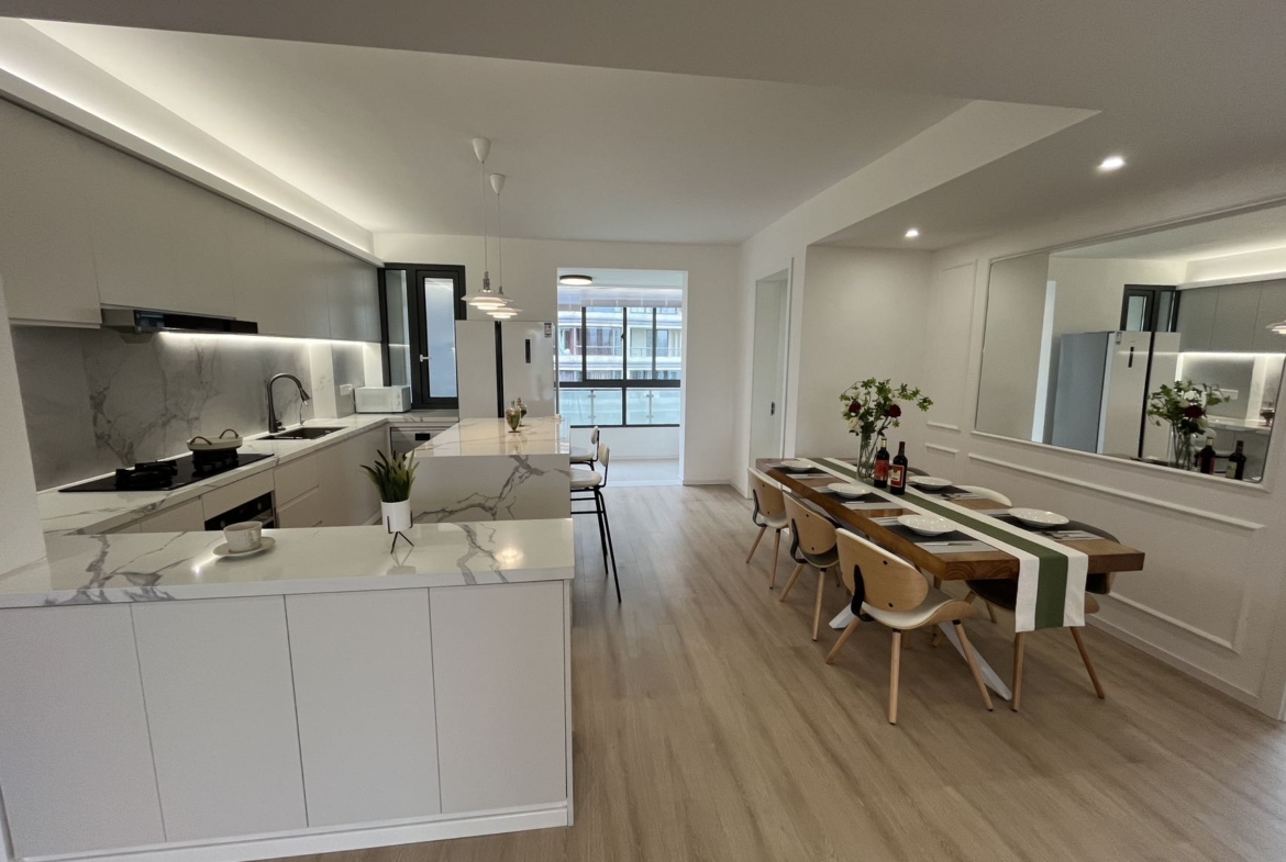 Top of City | 145 sqm | 3-Bed 2-Bath | High Floor | Premium New Renovation | Full Siemens Kitchen + LG Dryer + Smart Toilet