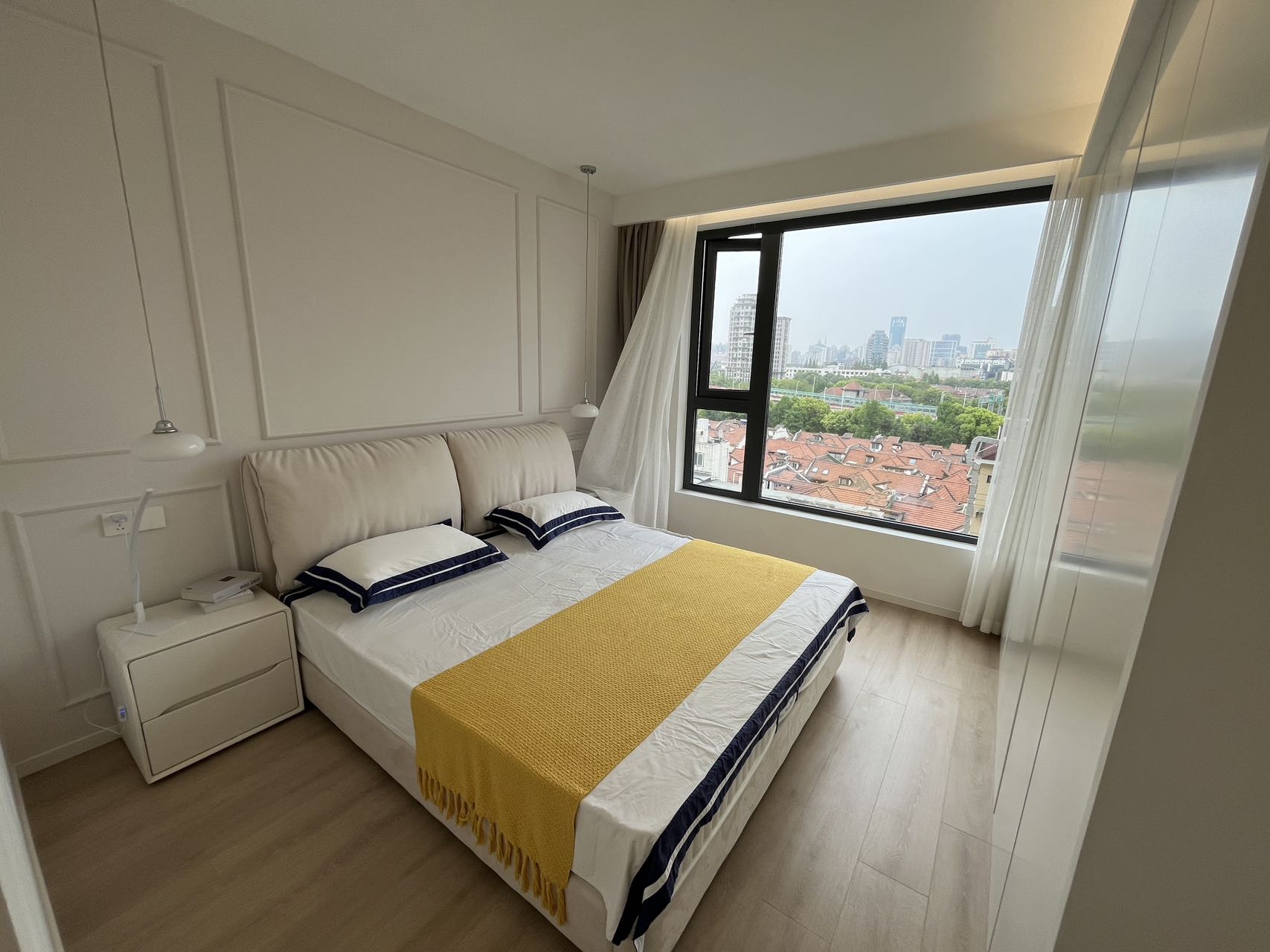 Top of City | 145 sqm | 3-Bed 2-Bath | High Floor | Premium New Renovation | Full Siemens Kitchen + LG Dryer + Smart Toilet