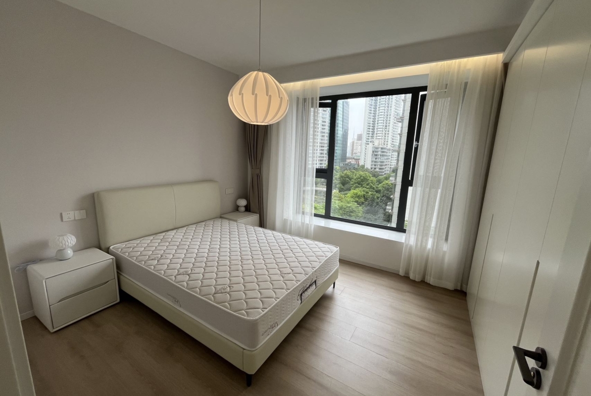 Top of City | 145 sqm | 3-Bed 2-Bath | High Floor | Premium New Renovation | Full Siemens Kitchen + LG Dryer + Smart Toilet