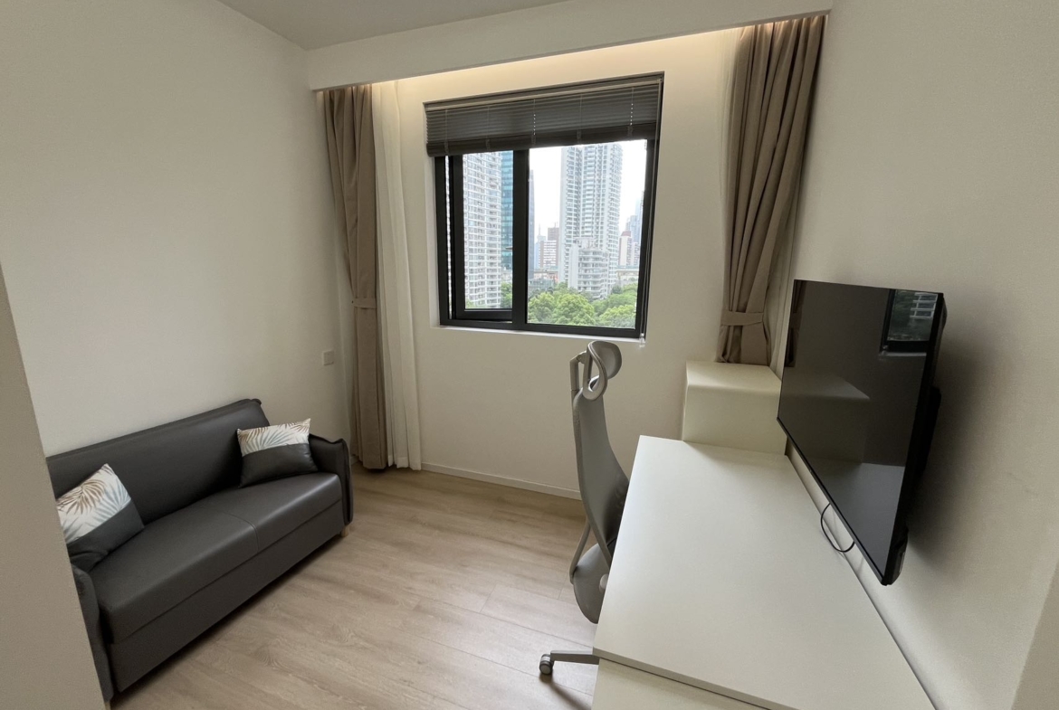 Top of City | 145 sqm | 3-Bed 2-Bath | High Floor | Premium New Renovation | Full Siemens Kitchen + LG Dryer + Smart Toilet