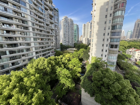 Top of City | 145 sqm | 3-Bed 2-Bath | High Floor | Premium New Renovation | Full Siemens Kitchen + LG Dryer + Smart Toilet