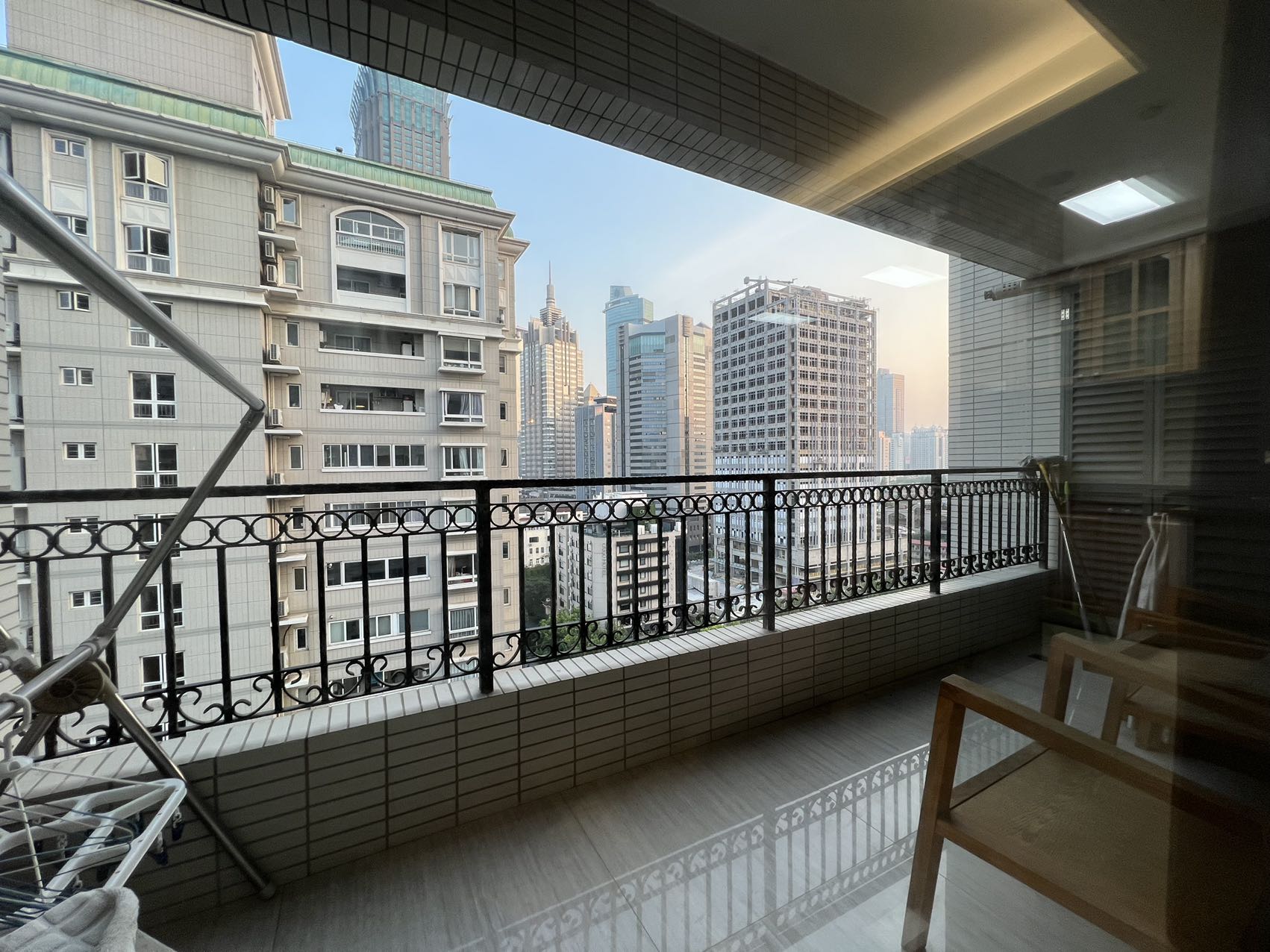 City Castle | Jing’an | 116 sqm | 2-Bed 1-Bath | Floor Heating + Central AC | 20,000 RMB