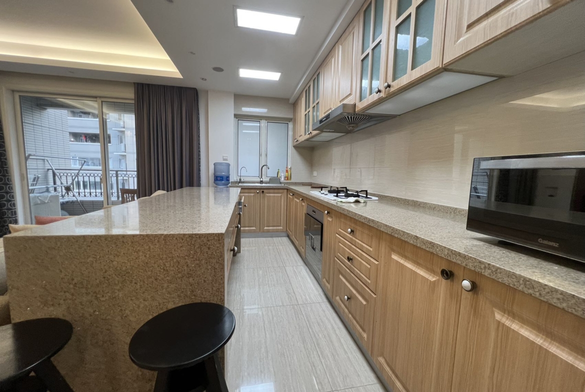 City Castle | Jing’an | 116 sqm | 2-Bed 1-Bath | Floor Heating + Central AC | 20,000 RMB