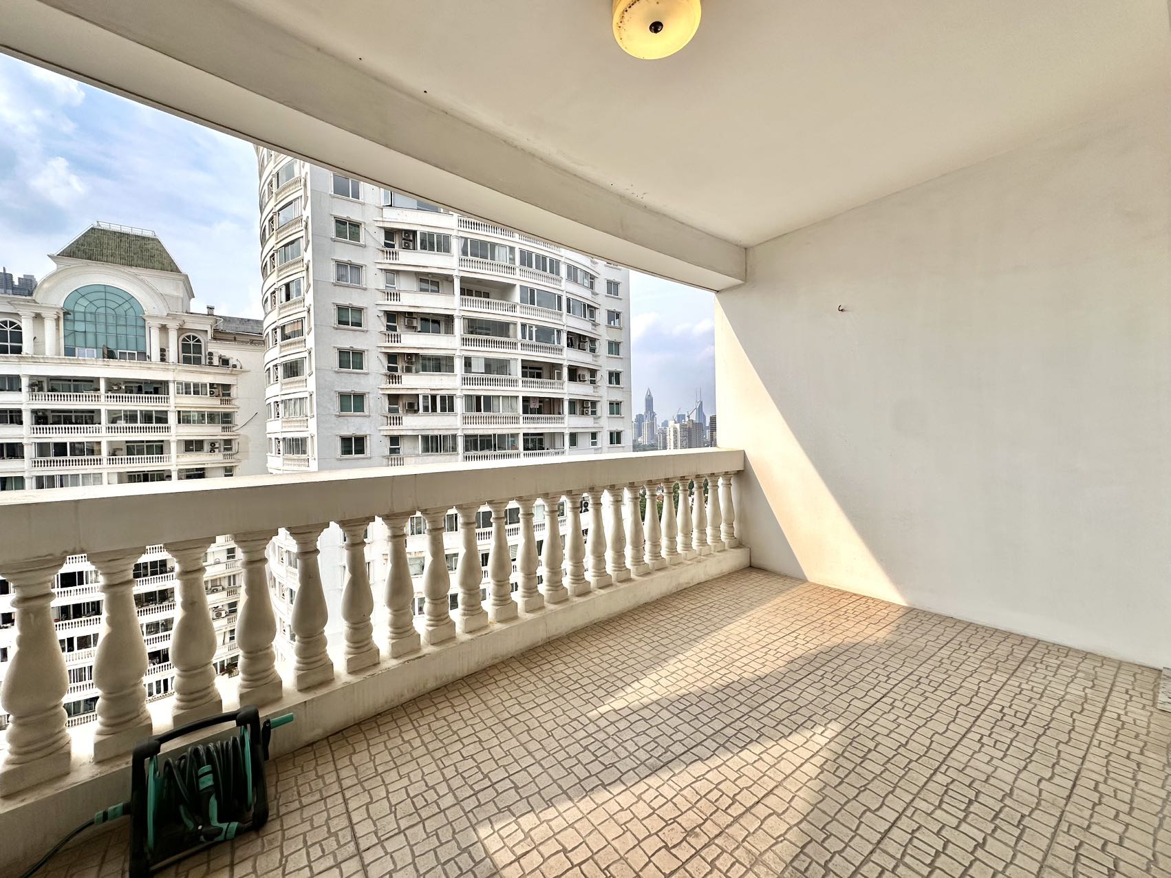 Mingyuan Century City | 175 sqm | 3-Bed 2-Bath | Central AC + Floor Heating | Double Balcony