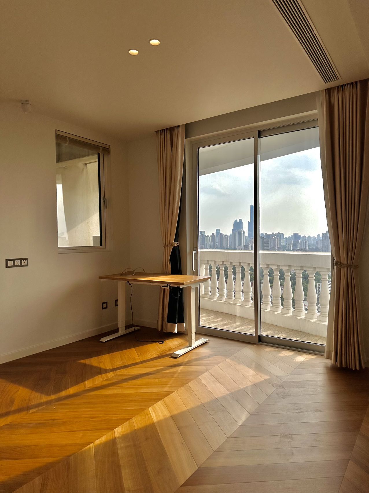 Mingyuan Century City | 175 sqm | 3-Bed 2-Bath | Central AC + Floor Heating | Double Balcony