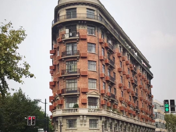 Live in the legendary Wukang Building (Normandy Apartments). 180 sqm 3-bed, 2-bath in a 1924 László Hudec masterpiece. Unfurnished. Rare vacancy. 36,000 RMB/month.