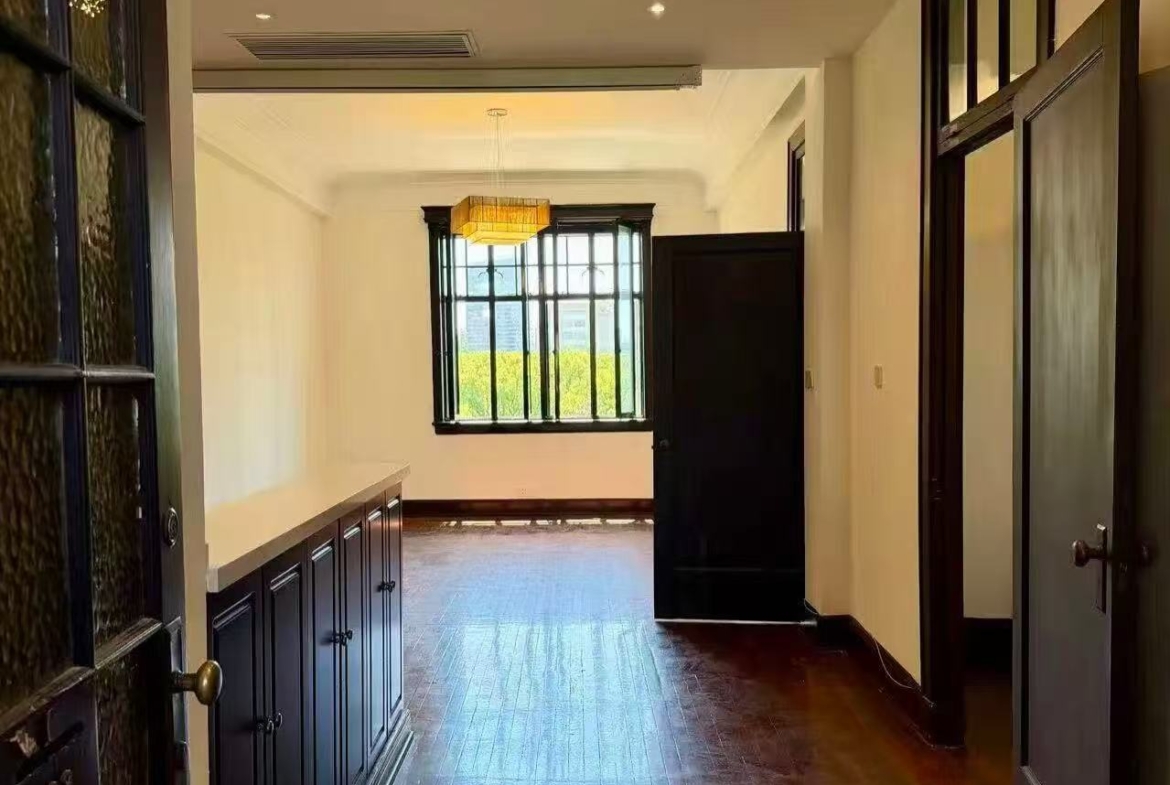 Live in the legendary Wukang Building (Normandy Apartments). 180 sqm 3-bed, 2-bath in a 1924 László Hudec masterpiece. Unfurnished. Rare vacancy. 36,000 RMB/month.
