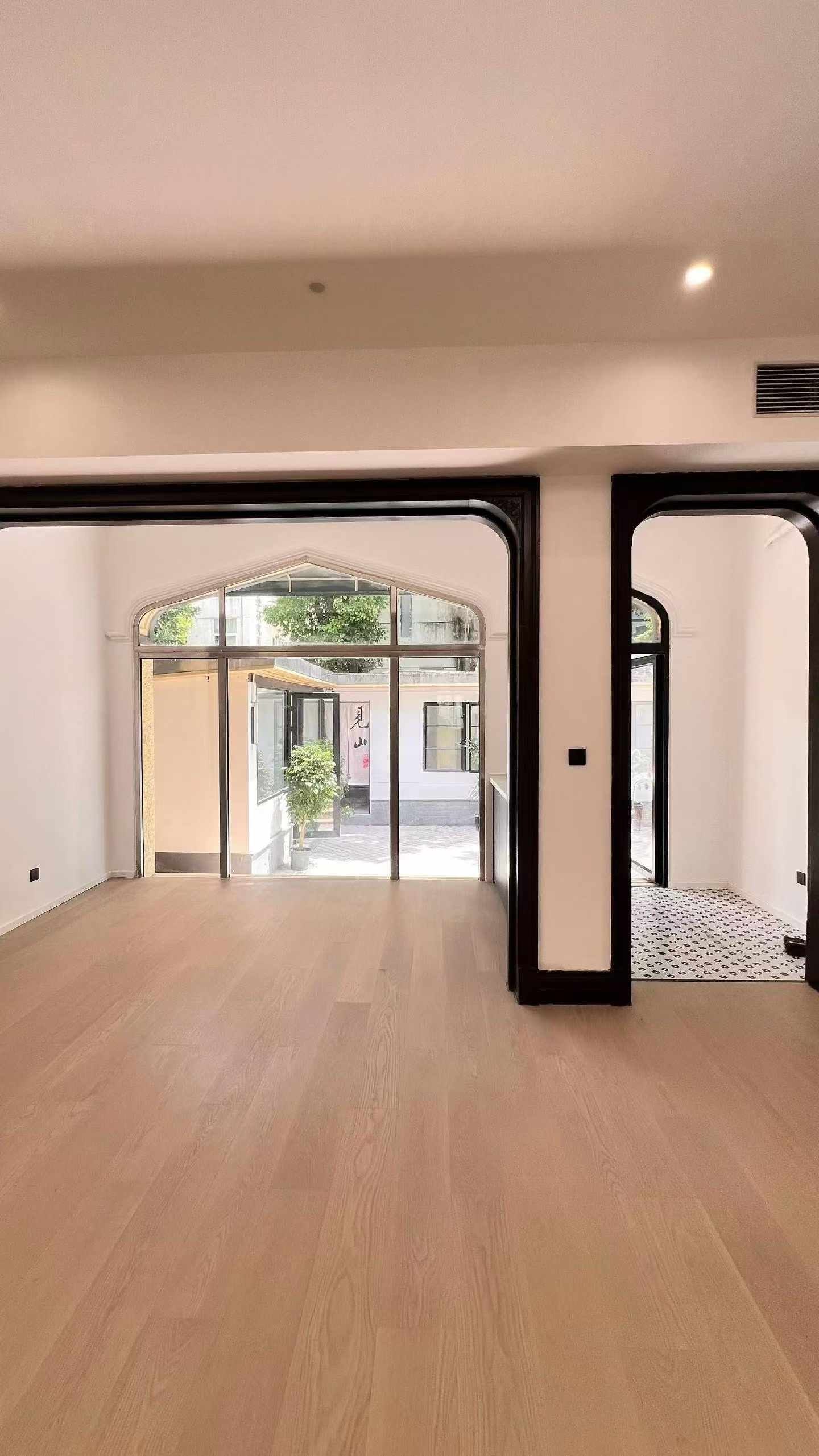 Rare standalone heritage villa on South Xiangyang Road, FFC. Main + annex buildings, 300 sqm + 100 sqm courtyard. Triple-bay ground floor. Commercial registration available. Flexible lease. 58,000 RMB/month.