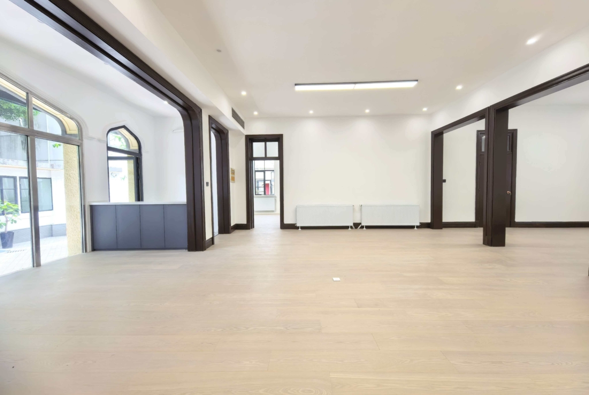 Rare 1934 Yong‘an Bieye heritage compound. Main + annex buildings, 300 sqm + 100 sqm courtyard. Commercial registration + parking available. Office, showroom, studio, clubhouse, or live-work. 58k/month.