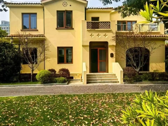 Exceptional standalone garden villa at Wangjiang Yuan, Xingguo Road. 365 sqm total (above + below ground), private garden, fixed parking. Prime FFC border location. 210,000 RMB/month.