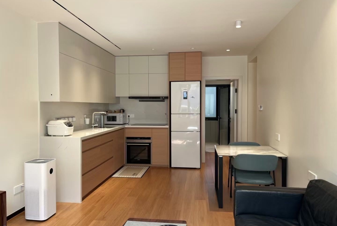 Stunning owner-renovated 2-bed, 2-bath on historic Yongfu Road. Benjamin Moore zero-VOC paint, underfloor heating, Bosch appliances, instant hot/cold water. 19,000 RMB/month.