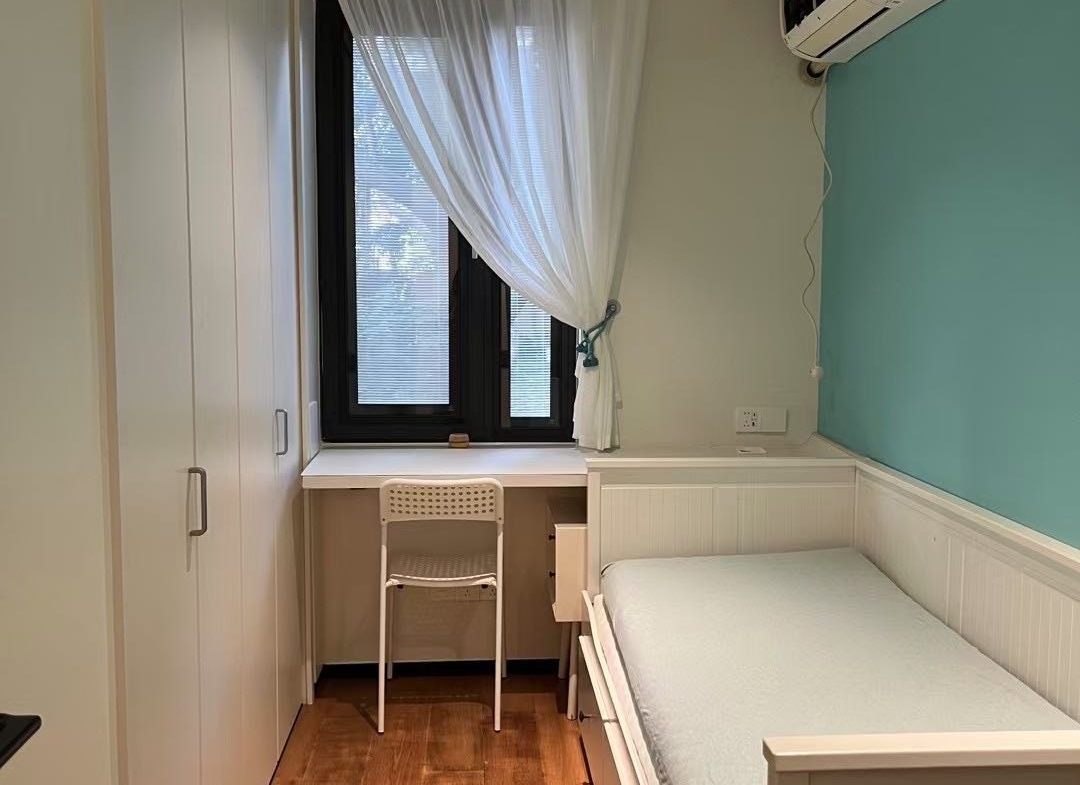 Stunning owner-renovated 2-bed, 2-bath on historic Yongfu Road. Benjamin Moore zero-VOC paint, underfloor heating, Bosch appliances, instant hot/cold water. 19,000 RMB/month.