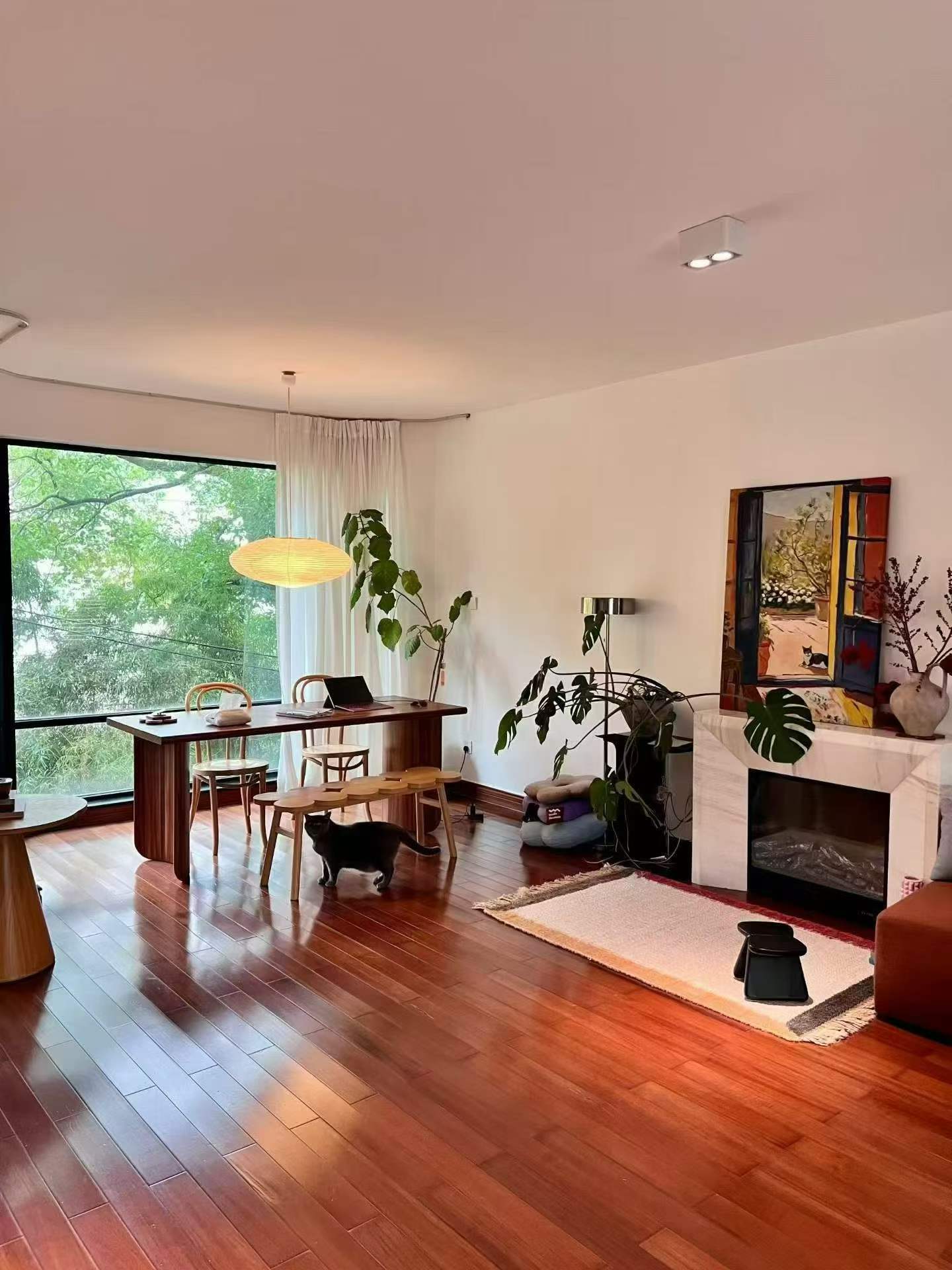 Danfeng-Yuan-Four-Mansions-117-sqm-2-Bed-2-Bath-FFC-Shanghai-Rentals (1) One of the exclusive "Four Mansions" on Hunan Road. 117 sqm, 2 beds, 2 baths, underground parking included. Quiet, tree-lined, celebrity-favored address. 24,000 RMB/month.