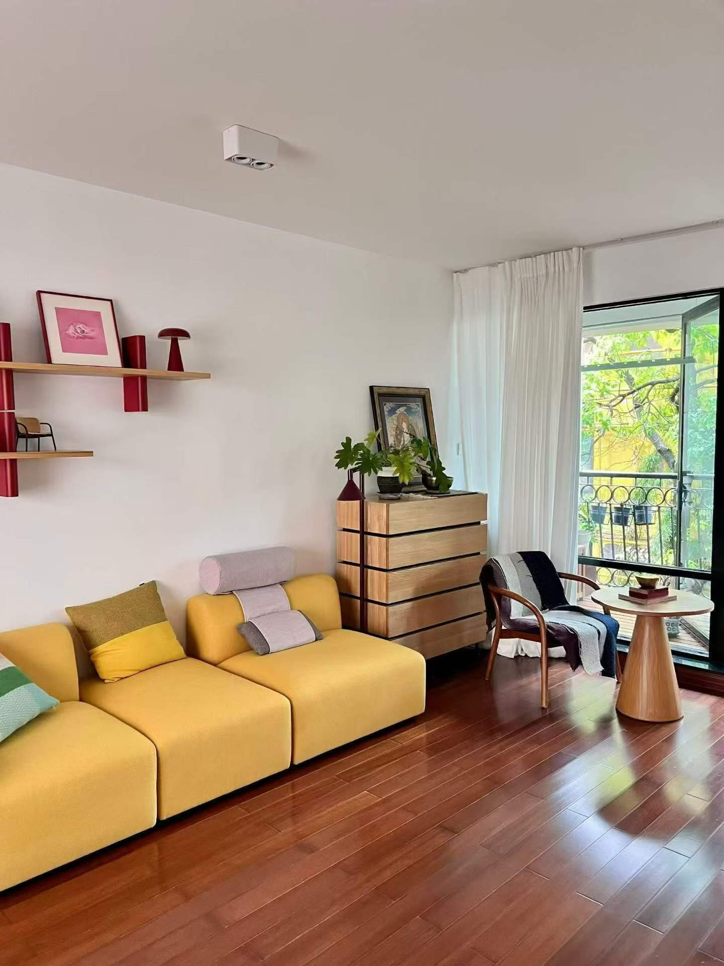 Danfeng-Yuan-Four-Mansions-117-sqm-2-Bed-2-Bath-FFC-Shanghai-Rentals (2) One of the exclusive "Four Mansions" on Hunan Road. 117 sqm, 2 beds, 2 baths, underground parking included. Quiet, tree-lined, celebrity-favored address. 24,000 RMB/month.