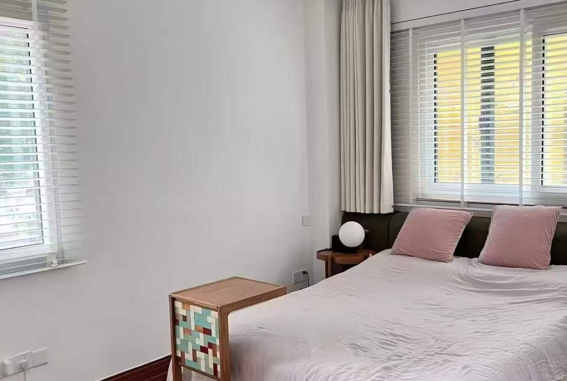 One of the exclusive "Four Mansions" on Hunan Road. 117 sqm, 2 beds, 2 baths, underground parking included. Quiet, tree-lined, celebrity-favored address. 24,000 RMB/month.