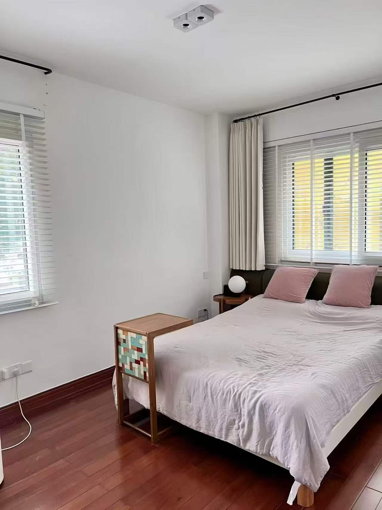 Danfeng-Yuan-Four-Mansions-117-sqm-2-Bed-2-Bath-FFC-Shanghai-Rentals (4) One of the exclusive "Four Mansions" on Hunan Road. 117 sqm, 2 beds, 2 baths, underground parking included. Quiet, tree-lined, celebrity-favored address. 24,000 RMB/month.
