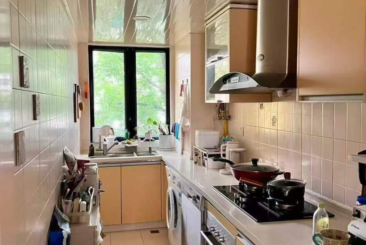 One of the exclusive "Four Mansions" on Hunan Road. 117 sqm, 2 beds, 2 baths, underground parking included. Quiet, tree-lined, celebrity-favored address. 24,000 RMB/month.