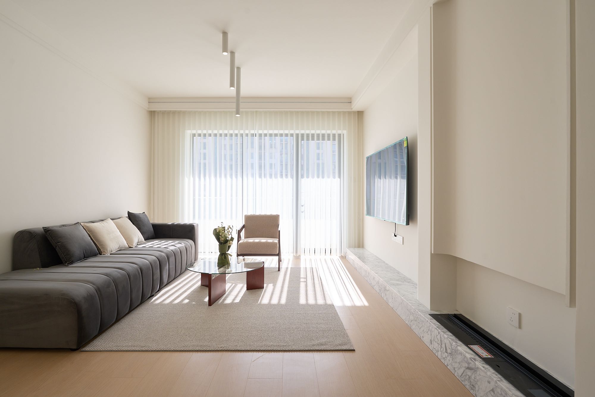 Eight-Park-Avenue-Jingan-116-sqm-2-Bed-2-Bath-Floor Heating (1) High floor 2-bed unit at Eight Park Avenue in Jing'an. 116 sqm, full underfloor heating + central AC. Close to Changping Road Station. 29,800 RMB/month.