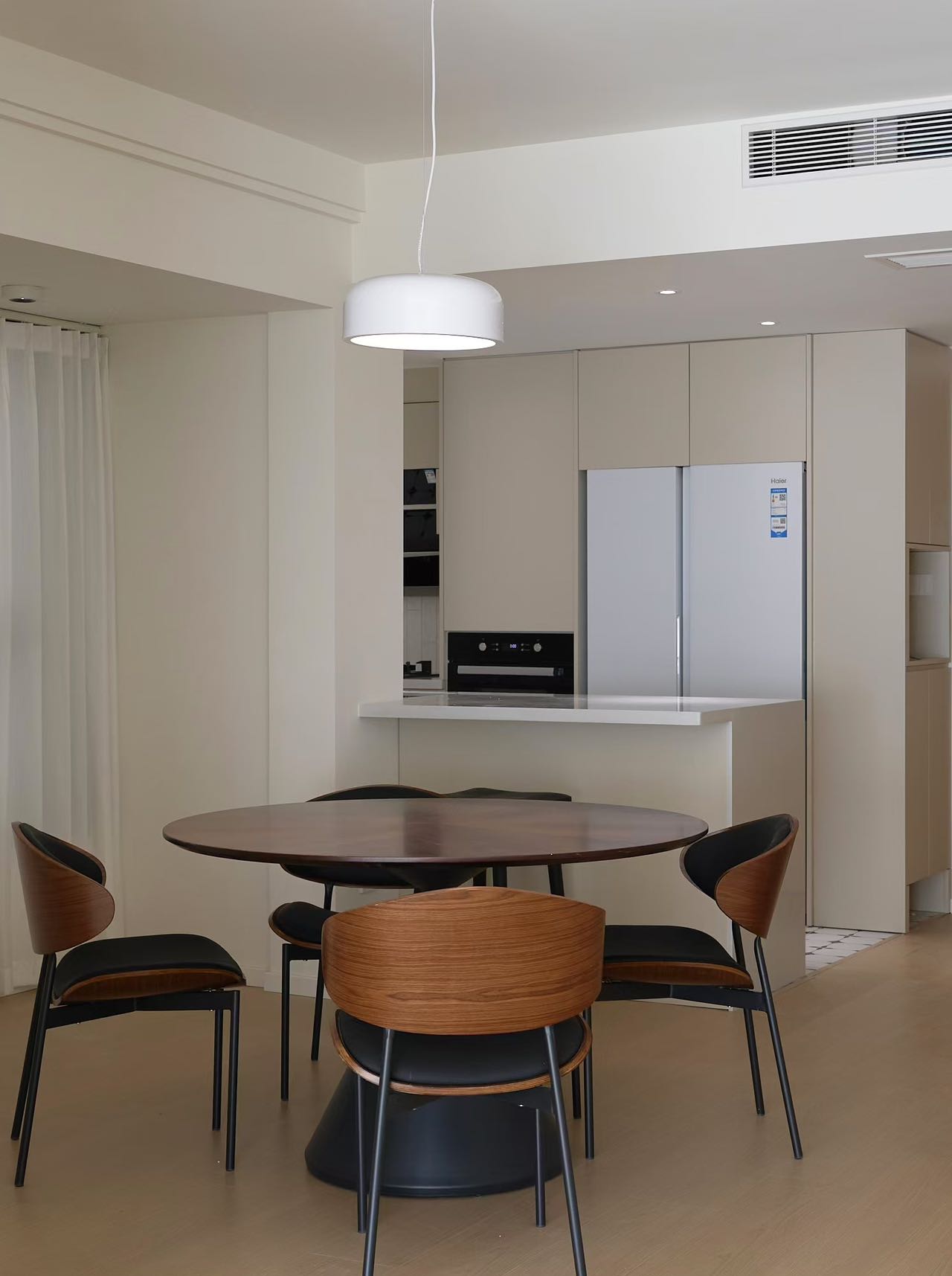 Eight-Park-Avenue-Jingan-116-sqm-2-Bed-2-Bath-Floor Heating (3) High floor 2-bed unit at Eight Park Avenue in Jing'an. 116 sqm, full underfloor heating + central AC. Close to Changping Road Station. 29,800 RMB/month.