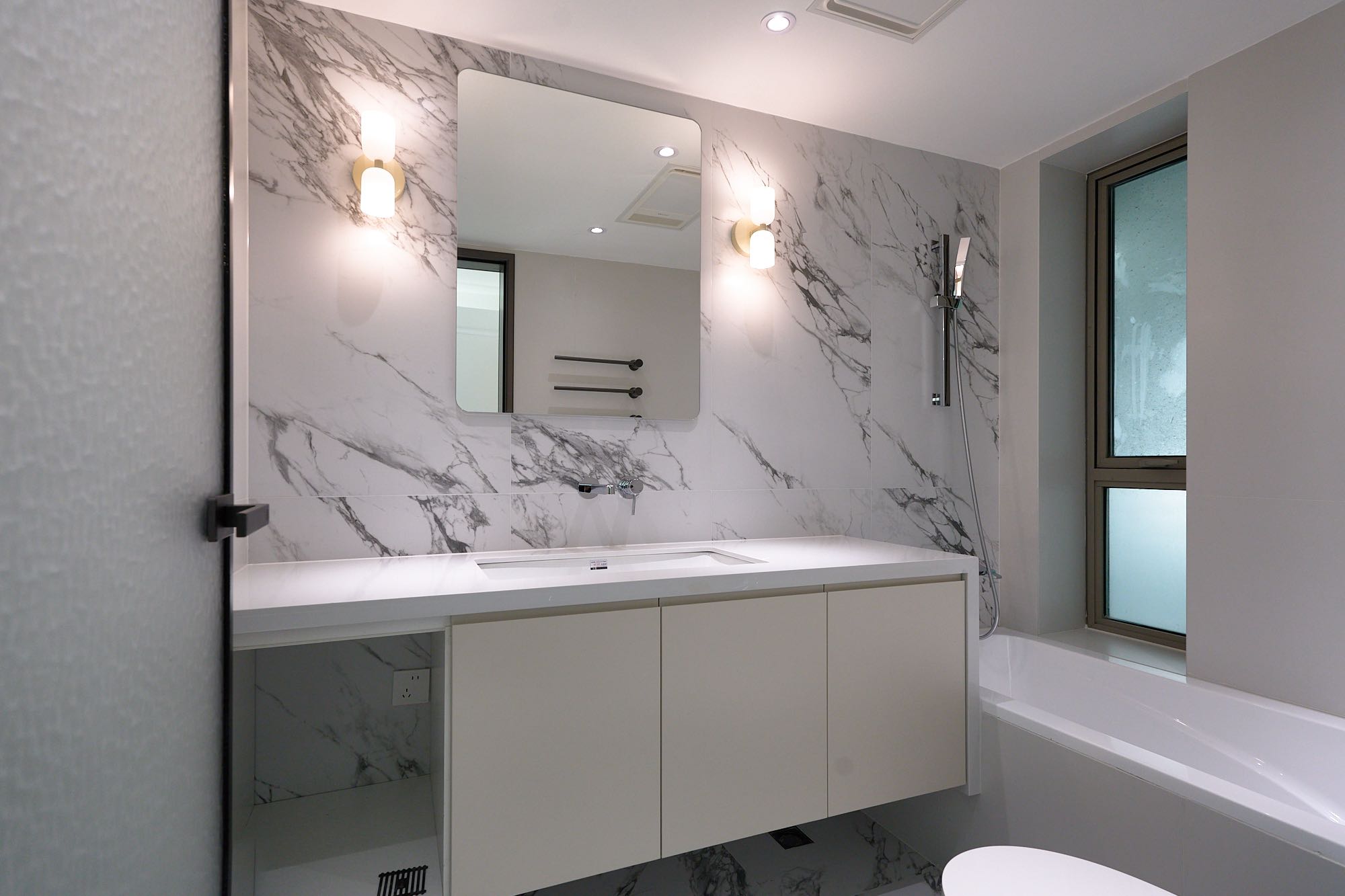 Eight-Park-Avenue-Jingan-116-sqm-2-Bed-2-Bath-Floor Heating (7) High floor 2-bed unit at Eight Park Avenue in Jing'an. 116 sqm, full underfloor heating + central AC. Close to Changping Road Station. 29,800 RMB/month.