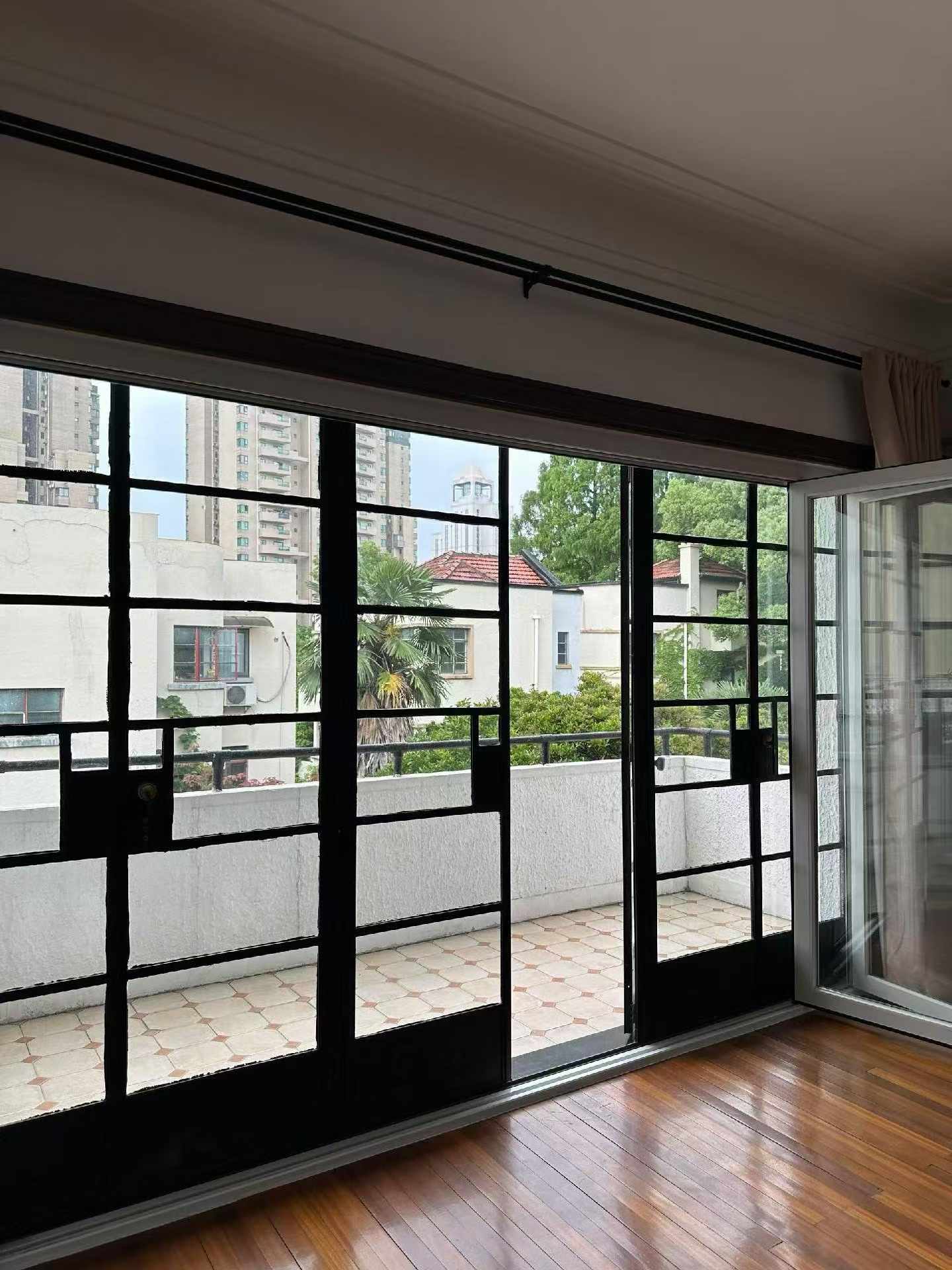 Fuxing-Road-Lane-House-FFC-160-sqm-3-Bed-3-Bath-Wall-Heating-Heritage-FFC-Shanghai-Rentals (3) Entire 3rd floor unit at Rose Villa, a 1937-1945 heritage compound in the Former French Concession. 160 sqm, 3 beds, wall heating, owner direct. 35,000 RMB/month.
